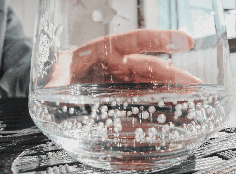 氣泡水機能夠默默地促進飲水量，達到每日健康標準！（圖片來源：Canva）